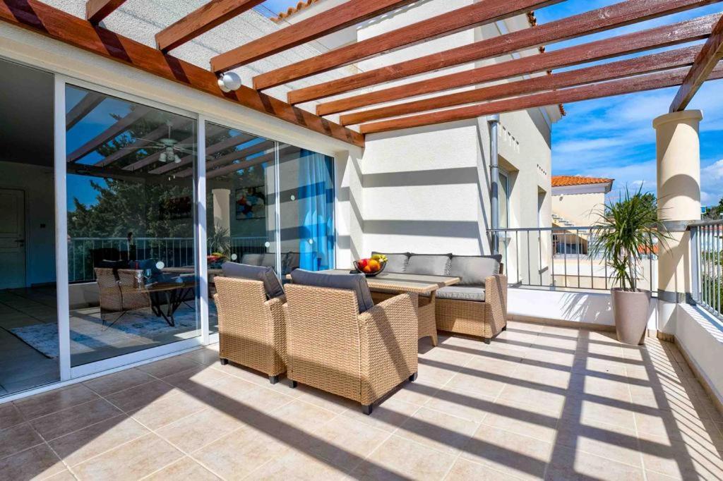 Ferienwohnung Penthouse Carina Paphos Exterior foto