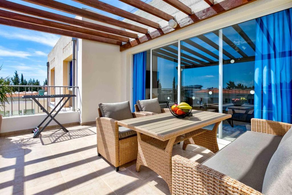 Ferienwohnung Penthouse Carina Paphos Exterior foto